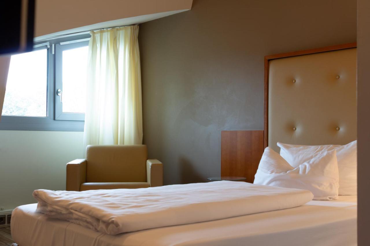 Hotel Am Blauen Wunder Дрезден Екстериор снимка