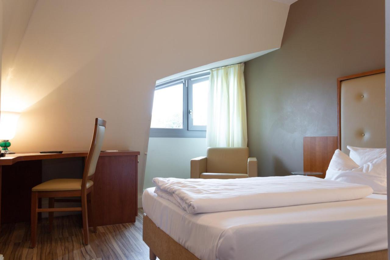 Hotel Am Blauen Wunder Дрезден Екстериор снимка