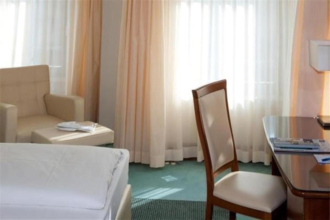 Hotel Am Blauen Wunder Дрезден Екстериор снимка