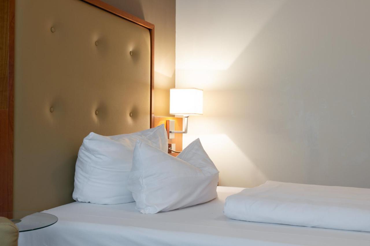 Hotel Am Blauen Wunder Дрезден Екстериор снимка